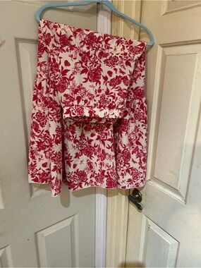 SHEIN Skirt with Red Floral Print